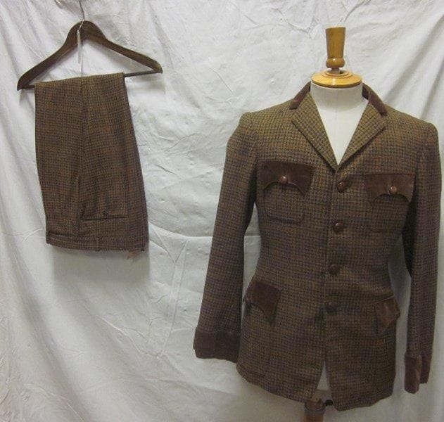 Un costume 1920 porté par Monsieur Jean-Claude Brialy pour la série Arsène Lupin (1980).