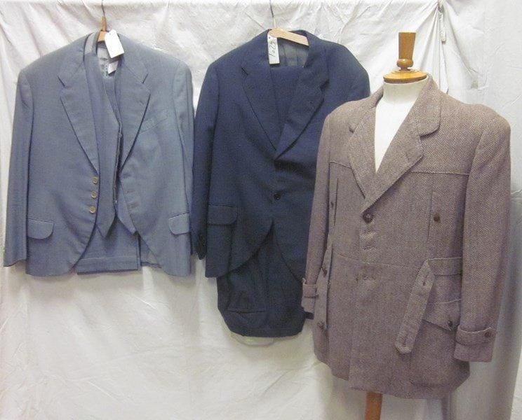 Trois costumes portés par Fernand Gravey pour le film Mitsou (de Jacqueline Aubry, 1956).