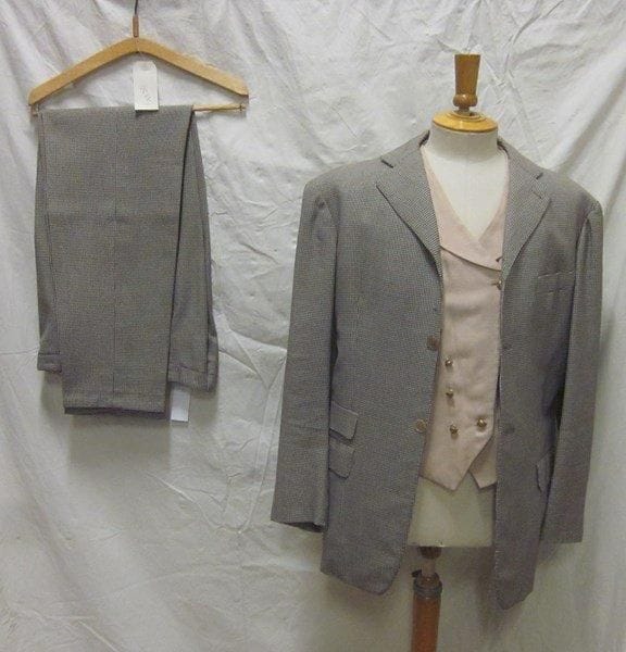 Costume porté par Monsieur Jacques François pour les film Les Grandes Man?uvres (de René Clair, 1955).
