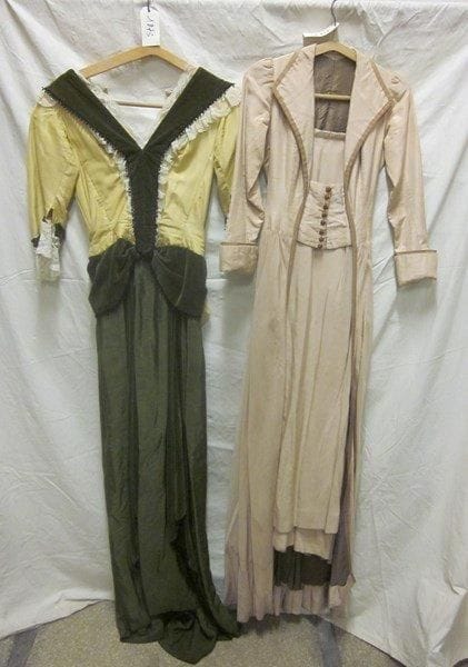 Deux robes en reps, soie et velours provenant du film Mayerling (de Terence Young, 1968), portées par Madame Andréa Parisy et Madame Mony Dalmès.