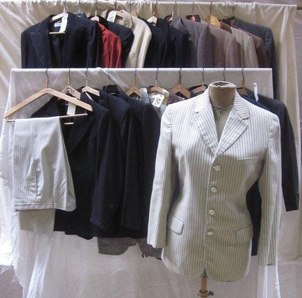 Une vingtaine de vestes ou costumes en lainage pour homme, style début XXe.