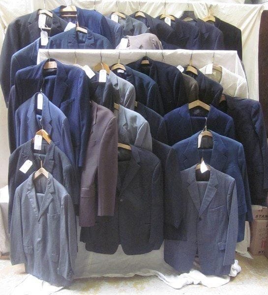 Environ trente-six vestes ou costumes pour homme, style XXe - Années 70-80. Matières: coton, lainage.