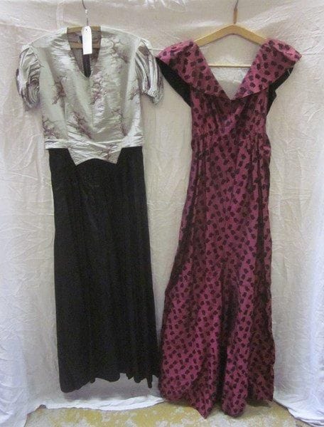 Deux robes de soirée pour femme, style XXe - Années 50 - 60. Matière: soie.