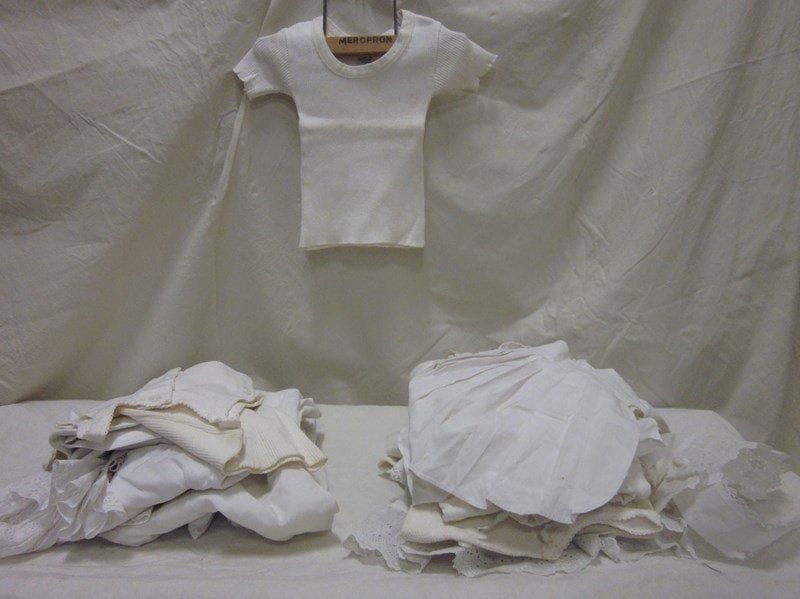 Une trentaine de sous-vêtement pour enfant, style XXe. Matières: coton et lainage.