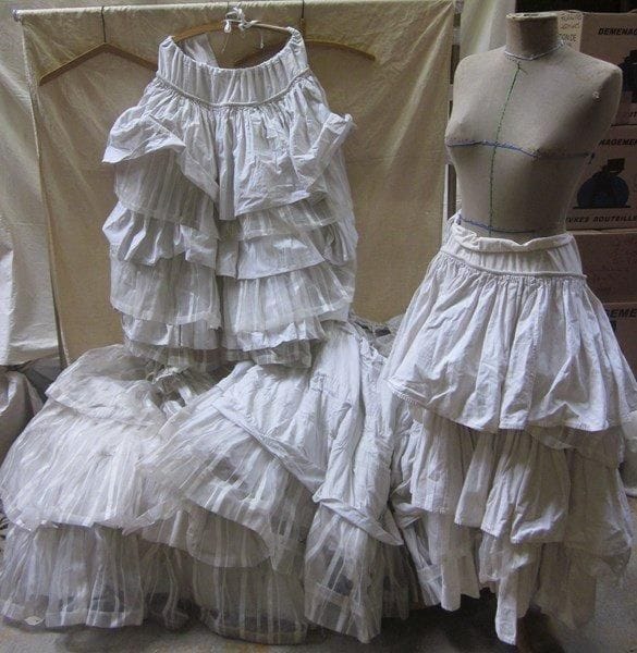 Quatre jupons de crin pour femme, style XVIIIe - XIXe.
