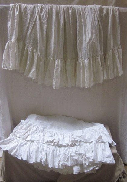 Deux jupons en coton pour femme, style XVIIIe - XIXe.