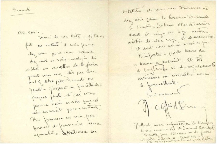 Natalie Clifford BARNEY (1876-1972)
«L'Amazone», femme de lettres d'origine américaine. 116 L.A.S. (8 non signées), 1901-1935 et s.d., à Édouard Champion; 135 pages formats divers, qqs adresses et enveloppes.
 Belle correspondance marquée par le souvenir de Renée Vivien, à l'ami éditeur qui était aussi son «cher voisin» (il habitait au 30 rue Jacob, Natalie au 20).
 Au dos d'une lettre de l'éditeur Edward Sansot, prévenant que le titre Le Tombeau de Renée Vivien est déjà pris pour une plaquette d'un jeune poète: «Que doit-on faire? Garder quand même Le Tombeau de Renée Vivien quitte de le changer plus tard?» ([mai 1910])... «Il me vient à l'idée d'avoir un article de tête depuis que le jeune Bouvelet en a eu un par Richepin au Figaro. Nous en parlerons, et choisirons notre beau parleur. ? Comment faire parvenir mes livres à Barrès»... «j'ai vu Le Veilleur de nuit [de Sacha Guitry] et n'y puis aller ce soir, ni samedi. Pourquoi êtes-vous si réfractaire à jouer la comédie, vous qui en êtes si volontairement le spectateur»... ([février 1911])... Proposition d'une nouvelle traduction du Banquet de Platon par Mario Meunier... «Merci du Ton de Paris qui est exquis de finesse, et où je vous réserve un rôle»... «Sansot m'écrit qu'il peut mettre en vente quelques exemplaires des trois nouveaux volumes de Renée Vivien» (30 janvier 1913)... Envoi de prospectus d'E. Sansot pour 3 volumes de luxe de Renée Vivien: Champion accepterait-il d'en prendre en dépôt? «Pour mon roman voici un échantillon du Van Gelder véritable [...]. Il doit me faire Éparpillements dans un Van Gelder plus léger» (jeudi matin [1913])... «Cher guerrier-éditeur-voisin-ami, je suis venue demander une lettre de l'Amazone à qui de droit. [...] Comme je suppose que vous n'en voulez pas fait de chic, mais une réponse véritable, je vous recommande la patience qui est la première vertu d'un soldat» (23 janvier 1915)... En attendant les épreuves du Mercure de France, elle s'enquiert d'un article de Paul Fort qui pourrait passer en même temps