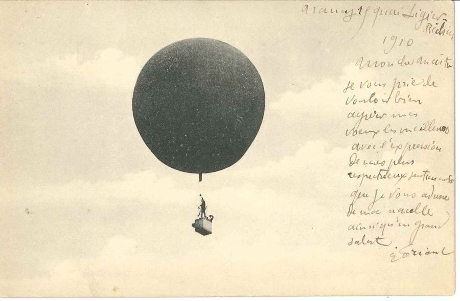 Émile FRIANT (1863-1932) peintre et graveur
L.A.S., Nancy 1910, à un «cher maître»; sur une carte postale illustrée de la photographie de sa montgolfière (verso vierge).
...À côté de l'image de son ballon, il envoie ses voeux «avec l'expression de mes plus respectueux sentiments que je vous adresse de ma nacelle, ainsi qu'un grand salut»...
