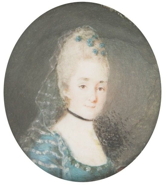 École FRANÇAISE de la fin du XVIIIe siècle

Portrait de femme à la robe bleue et voile dans les cheveux
Miniature ronde sur ivoire, vers 1775.
Restaurations.
Diamètre (à vue): 4,7 cm
Dans un cadre en bois naturel à décor d'un rang perlé, XIXe siècle.
Diamètre: 9,5 cm