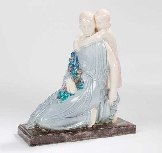 Marcel RENARD (1893-1974) Sculpteur & André FAU (1896-1982) Atelier céramique à Boulogne
Femme et enfant au rameau d'olivier Groupe sculpté. Épreuve en céramique émaillée polychrome. Signée Marcel RENARD sur la tranche de la terrasse et porte les cachets sous la base: Marcel RENARD - André FAU - Boulogne et Made in France sous la base. 48,5 x 45 x 17 cm