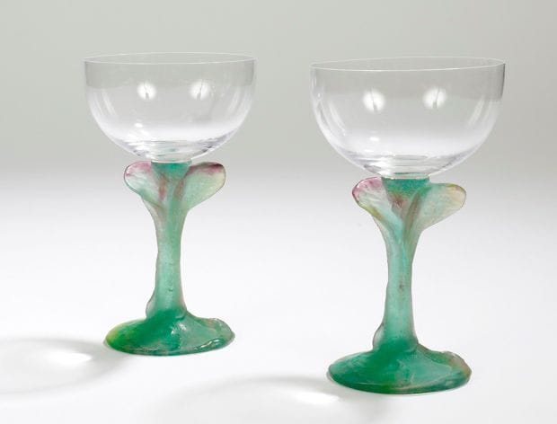 DAUM France
Collection Nature, initiée en 1988 Deux coupes en cristal, les pieds en pâte de verre. Chaque verre signé DAUM. H.: 15,5 cm