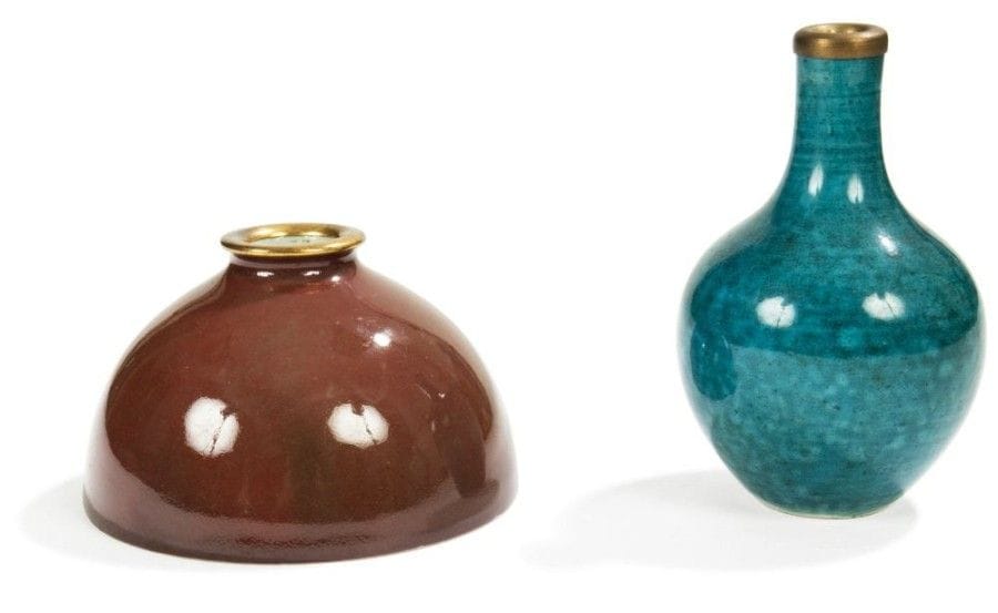 CHINE - XVIIIe et XIXe siècle

Vase bouteille en porcelaine émaillée bleu turquoise et rince-pinceaux en forme de cage à poules en porcelaine émaillée foie de mulet. Les bords cerclés de cuivre doré. 
(Col coupé). 
Hauteur: 8,5 et 13 cm