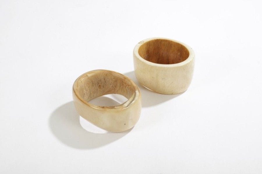 Igbo (Nigéria)

Lot de deux bracelets en ivoire. 
Diamètres: 9 cm