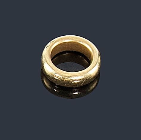 POMELLATO
Large anneau en or jaune 18K (750 ?). Signée. Tour de doigt: 52. Poids: 13,8 g