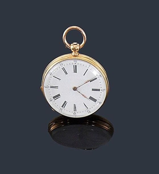 Montre de poche en or 18K (750 ?), cadran émaillé en bon état, échappement à cylindre, double boîte, remontage à clé.
Poids brut: 33,20 g