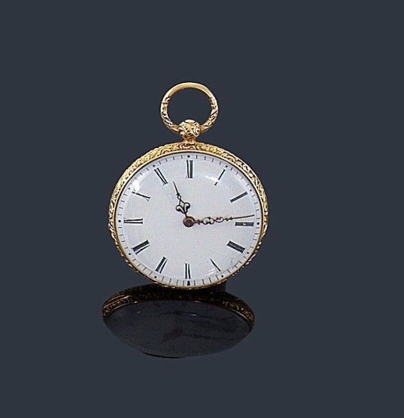 LEROY
Montre de poche en or 18K (750 ?), fond émaillé blanc, index peint chiffres romains, fond ciselé d'un bouquet de fleurs sur fond guilloché. 
Poids brut: 25,4 g