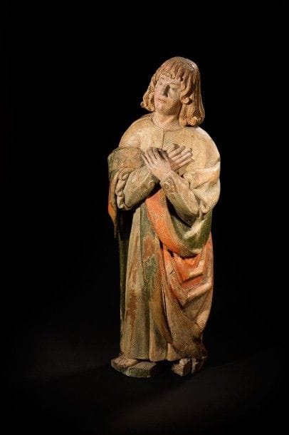 Saint Jean de calvaire en noyer sculpté en ronde-bosse et polychromé. Debout, il pose ses mains croisées sur la poitrine, la tête levée vers le ciel.
Franche-Comté, seconde moitié du XVe siècle
Hauteur: 75 cm
