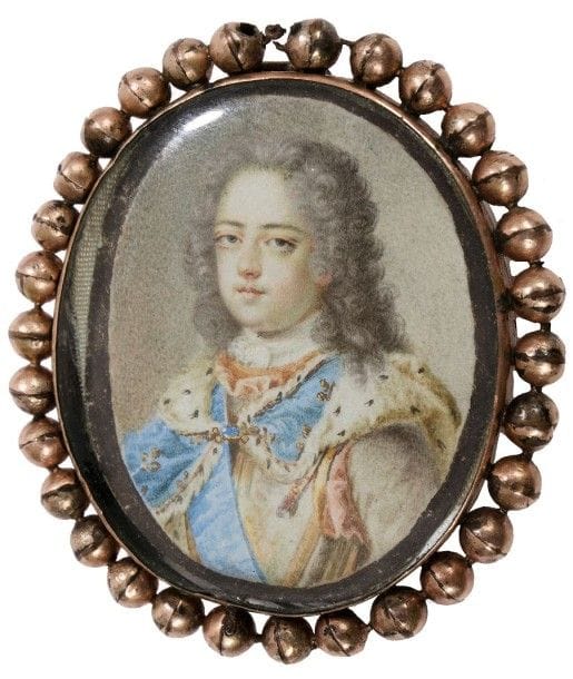 Jean Baptiste MASSé (1687-1767) et son atelier

Le roi Louis XV (1710-1774) enfant, en cuirasse et manteau d'hermine fleur-de-lysé
Miniature ovale sur vélin du début du XVIIIe siècle
3,6 x 2,8 cm
dans un médaillon du XVIIIe siècle à motif de perles en pomponne (petits accidents) 4,8 x 4,2 cm
