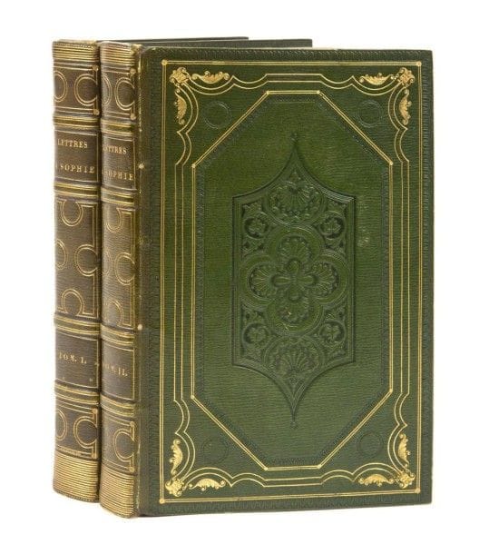 MARTIN (Louis-Aimé)

Lettres à Sophie sur la physique, la chimie, et l'histoire naturelle? Avec des notes par M. Patrin, de l'Institut.
Paris: Lefèvre, 1822. ? 2 volumes in-8, xxiij, 455 pp., 2 planches; (2 ff.), 428 pp., 4 planches. Maroquin vert à long grain, plats ornés d'encadrements composés de roulettes à palmettes à froid et de filets dorés droits et courbes, plaque à froid au centre ornée d'un quadrilobe, de palmettes et de volutes de feuilles, dos à nerfs orné, filets et fers dorés à l'intérieur, doublures et gardes de papier glacé gris, doubles gardes de peau de vélin, tranches dorées (Simier R. du Roi).
Sixième édition, corrigée et très augmentée, semblable à celle donnée la même année par Gosselin en 4 volumes in-18.
Entrecoupées de nombreuses pièces de vers, ces lettres, avant tout éducatives, ont été écrites dans le simple dessein «d'inspirer le goût de la physique» et non «d'en dévoiler les mystères les plus secrets» (p. xij). Son auteur était le professeur d'histoire littéraire française, de belles-lettres, de morale et de littérature à l'École polytechnique Louis-Aimé Martin (1781-1847). Il fut également l'époux de la veuve de Bernardin de Saint-Pierre dont il publia les ?uvres, ce qui explique notamment la présence de références à Paul et Virginie dans son ouvrage.
Cette nouvelle édition est très différente de la première de 1810, comme l'auteur le signale en tête de la préface: «Cette édition diffère presque entièrement de la première: huit cents vers supprimés et quinze cents ajoutés en font presque un ouvrage nouveau» (p. ix). Comme le souligne Quérard, Martin s'est inspiré des Lettres sur la Mythologie de Demoustier.
L'édition est illustrée de 6 charmantes planches en couleurs gravées d'après les compositions du peintre de fleurs et d'oiseaux Pancrace Bessa (1772-1835) et de Huet.
PRÉCIEUX EXEMPLAIRE SUR PAPIER VÉLIN, COMPRENANT LES ILLUSTRATIONS SUR CHINE COLLÉ, DANS UNE TRÈS BELLE RELIURE ORIGINALE DE RENÉ SIMIER (17..-1826).
Cette reliur