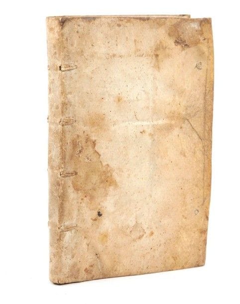 MEIGRET (Louis)

Le Tretté de la grammere francoeze.
[Suivi de]:
La Reponse de Louis Meigret à l'apolojie de Jaqes Pelletier.
Defenses de Louis Meigret touchant son Orthographe Françoeze, contre les censures e calõnies de Glaumalis du Vezelet, e de ses adherans.
Paris: Chrétien Wechel, 1550. ? 3 ouvrages en un volume in-4, 144 ff.; 10 ff.; (18 ff.). Vélin souple à recouvrement, dos lisse, restes de liens de cuir (reliure de l'époque).

Brunet, III, 1578. - Charles-Louis Livet, La Grammaire française et les grammairiens du XVIe siècle, 1859.
ÉDITION ORIGINALE EXTRÊMEMENT RARE DE LA PREMIÈRE GRANDE GRAMMAIRE DE LA LANGUE FRANÇAISE RÉDIGÉE EN FRANÇAIS, «recherchée à cause de sa singularité» (Brunet).
Louis Meigret (vers 1510-1558) était un grammairien lyonnais et un réformateur de la langue française. Charles-Louis Livet, dans son livre La Grammaire française et les grammairiens du XVIe siècle, 1859, disait de lui qu'il était «le père de la grammaire française» et non Dubois ou Henri Estienne, car selon lui «il fallait un homme de cette vigueur, pour poser, avec autant de bonheur, sous une forme souvent définitive, les principes qu'il a mis en circulation» (p. 76). Il était le premier à penser qu'il fallait offrir à l'usage populaire des traités composés en français et mettre ainsi «la science au service du vulgaire» (Livet). C'est dans ce dessein qu'il publia en 1545 un traité d'orthographe intitulé Traité touchant le commun usage de l'Escriture françoise. S'ensuivit une traduction du Menteur de Lucien en 1548, dans une orthographe particulière, presque illisible, s'accordant avec les préceptes développés dans son premier traité, puis deux ans plus tard il fit paraître cette grammaire française, là aussi composée dans cette orthographe réformée de son invention.
L'ouvrage est divisé en 11 parties: l'abondance en voix de la langue françoise (voyelles, consonnes, syllabes, diction, langage, articles) - les noms - les pronoms - les verbes - la préposition -