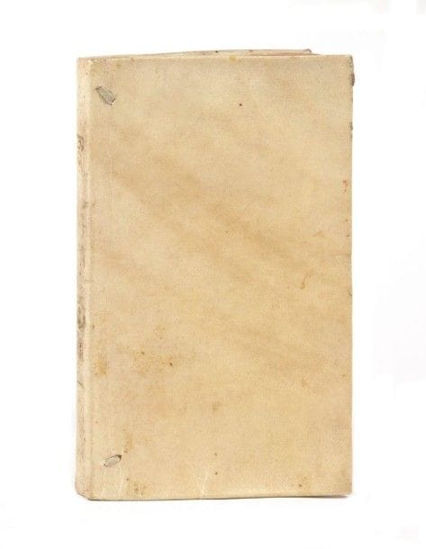 RACINE (Jean)

Bajazet. Tragédie.
Se vend pour l'auteur à Paris: Pierre Le Monnier, 1672. ? In-12, (4 ff.), 99 pp. Vélin rigide, dos lisse, chemise à dos de maroquin bleu nuit, étui bordé (reliure de l'époque et chemise-étui moderne).
Édition originale de cette tragédie en cinq actes, représentée pour la première fois le 5 janvier 1672 par la troupe de l'Hôtel de Bourgogne.
Précieux exemplaire en reliure de l'époque. Il porte la signature M(arie) duchesse de Saxe et au verso du titre, le cachet «Bibliotheca ducalis Gothana 1799».
Exemplaire très bien conservé malgré le papier bruni comme souvent.