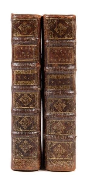 RACINE (Jean)

Oeuvres.
Paris: Claude Barbin, 1697. ? 2 volumes in-12, (6 ff.), 468 pp.; (6 ff.), 516 pp. Veau brun, dos à nerfs orné, tranches mouchetées (reliure de l'époque).
Guibert, p. 156.
Troisième édition collective, partagée entre Denys Thierry, Claude Barbin et Pierre Trabouillet, la dernière donnée par Racine, réunissant pour la première fois l'intégralité des pièces de l'auteur. Racine y a fait quelques modifications d'orthographe et a supprimé quelques vers dans la Thébaïde et Bajazet. Elle contient également Esther, Athalie et les Cantiques spirituels, qui ne figuraient pas dans l'édition précédente de 1687.
L'illustration se compose de deux frontispices dont un gravé d'après Lebrun, et de 12 figures à pleine page gravées en taille-douce par François Chauveau.
Exemplaire en reliure de l'époque.
Quelques frottements d'usage, fente à une charnière. Quelques habiles et discrètes restaurations aux coins et aux mors. Les deux frontispices ont été rapportés. Restauration de papier dans la marge de la gravure d'Alexandre le Grand (p. 74 du tome 1), manque angulaire au feuillet Ll3 sans atteinte au texte. Quelques petites mouillures.
Provenances: J. Durand, avec signature ancienne sur le titre du tome 2. - Ex-libris héraldique (XVIIIe siècle). - Docteur Antoine Compin, avec ex-libris.