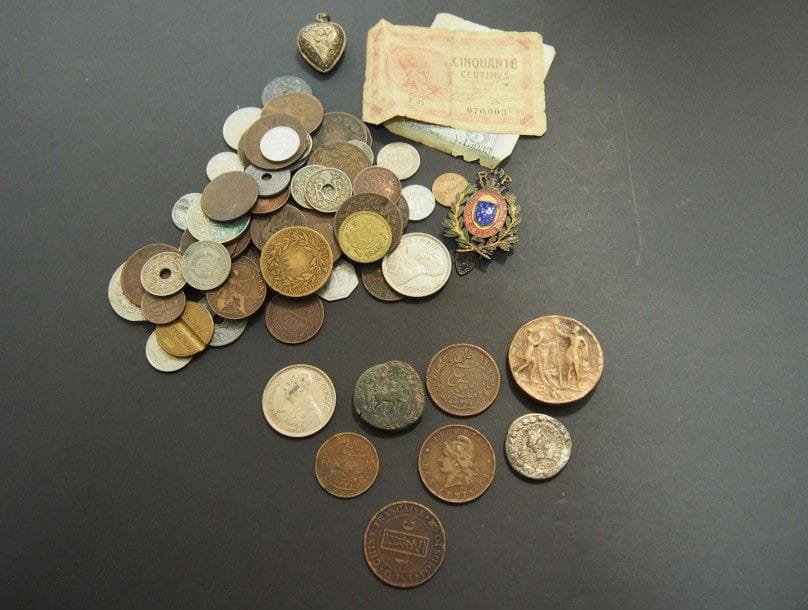 Lot de Pièces en métal, France et étranger, antiques et modernes. (Usagées).
FRAIS ACHETEUR : 8% HT