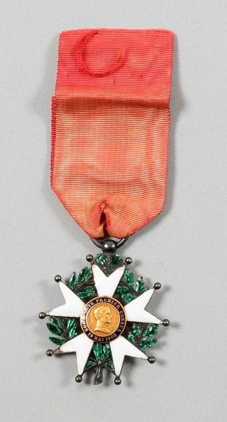 France

ORDRE DE LA LÉGION D'HONNEUR, institué en 1802.
Étoile de chevalier d'époque IIe République.
Argent, or et émail (éclats).Poinçon tête de sanglier. Ruban ancien.
Hauteur: 5 cm
T.B.