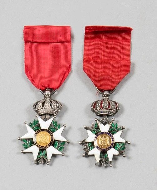 France

ORDRE DE LA LÉGION D'HONNEUR, institué en 1802.
Deux étoiles de chevalier de la Légion d'honneur, d'époque Second Empire.
Argent, or et émail. Ruban.
Une T.B. et une T.T.B.