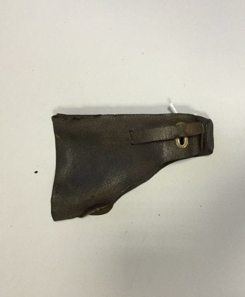 Étui pour pistolet automatique calibre 6,35 mm
En cuir brun.
B.E. Fin XIXe siècle.