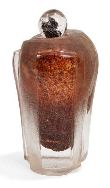 René DENIEL (né en 1939)

Vase ovoïde. Épreuve en verre soufflé finement bullé à décor de salissures intercalaires colorées. Le corps traité en granité et aux réserves, en ressaut, polies.
Signé R. DÉNIEL France sous la base.
H.: 22 cm