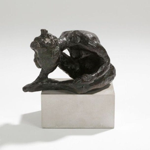 AVATI (XXe)

Femme assise, le buste en avant
Sculpture en bronze à patine brun nuancé vert. Socle en métal brossé.
Signée et datée AVATI (19)73, justificatif de tirage 1/8. Dim. totales 12 x 11 x 8 cm