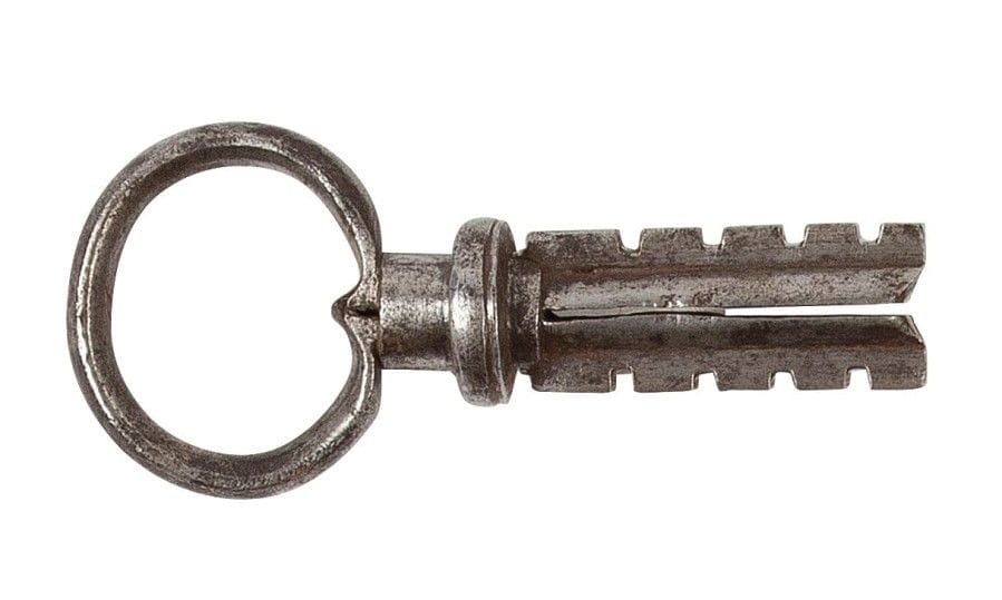 Clé de coffre-fort en acier.
Allemagne, XVIIIe siècle.
L: 13,5 cm
