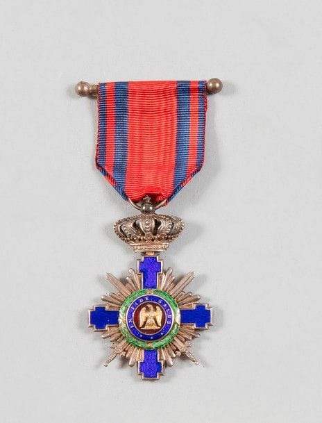 ROUMANIE
ORDRE DE L’ÉTOILE DE ROUMANIE, fondé en 1877.
Étoile de chevalier à titre militaire. 
En vermeil et émail. Ruban.
Ht : 6,7 cm - Poids brut : 30 g
SUP.