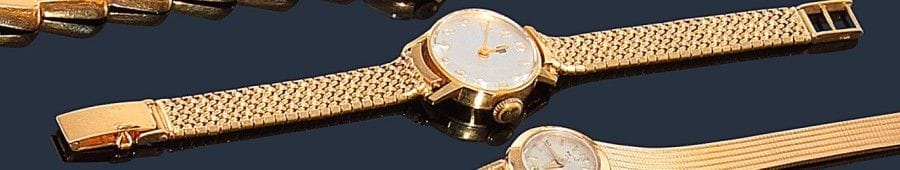 LIP.
Montre de dame en or jaune 18K (750‰), cadran rond, fond guilloché, index chiffres arabes, bracelet ruban d’or jaune 18K tressé, mouvement mécanique. Numérotée 15899. Longueur : 14 cm environ. 
Poids brut : 26,4 g 
(remontoir métal rapporté)