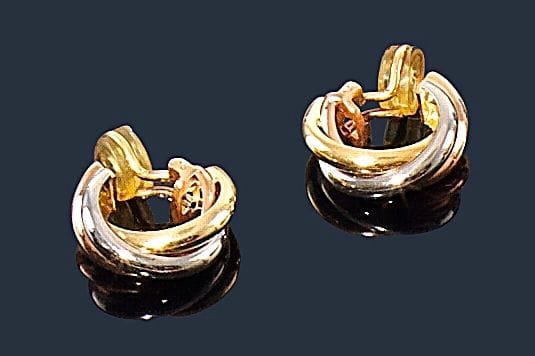 Paire de créoles en trois tons d’or 18K (750‰). 
Poids : 8,1 g