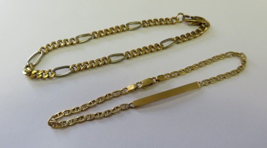 Lot de deux bracelets en or jaune 18K (750‰). 
Poids : 16,5 g