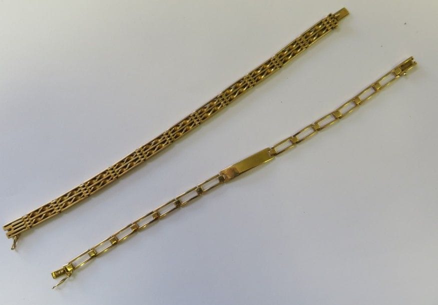 Lot de deux bracelets en or jaune 18K (750‰), articulés de maillons rectangulaires. Poids : 28,4 g