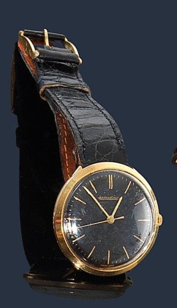 JAEGER-LECOULTRE.
Montre bracelet d’homme en or 18K (750‰), cadran noir avec appliques dorées. 
Poids brut : 34,9 g
Avec son écrin. 
à réviser. 