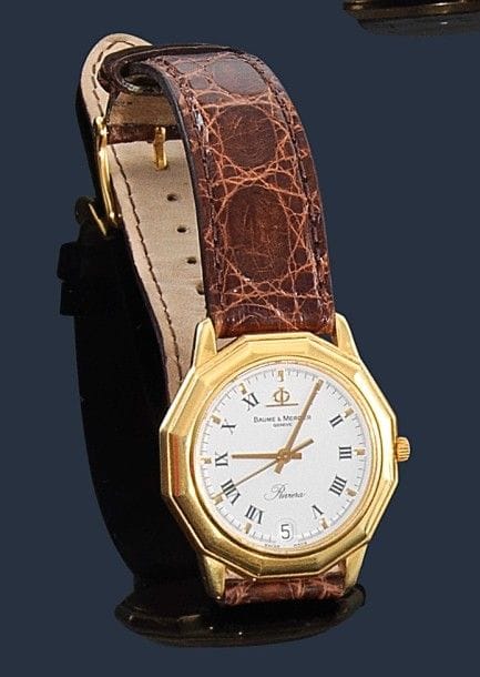 BAUME & MERCIER.
Montre bracelet d’homme en or 18K (750‰). Modèle Riviera, avec couronne visée. Bracelet en cuir. Date à 6H. 
Poids brut : 42 g