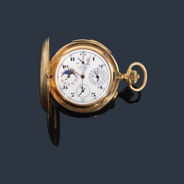 Montre gousset en or 18K (750‰), quantième perpétuel, jour date mois phase de lune, chronomètre, sonnerie à la demande par glissière, très beau mécanisme suisse n°25833 échappement à ancre, balancier coupé compensé, spiral Bréguet, n° de la boîte 51029.
Poids brut : 169,3 g
à réviser.