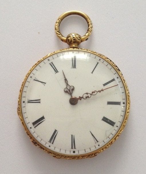 LEROY.
Montre de poche en or 18K (750‰), fond émaillé blanc, index peint chiffres romains, fond ciselé d’un bouquet de fleurs sur fond guilloché.
Poids brut : 25,4 g