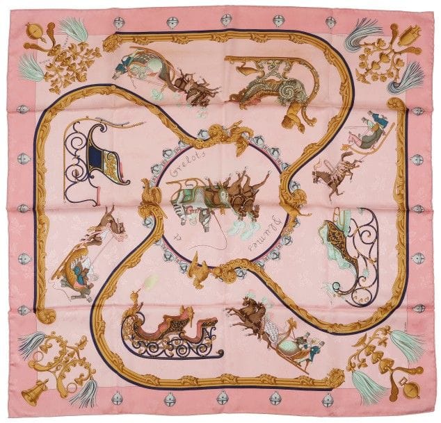 Carré HERMES
Plumes et grelots. Sur fond rose. Signé J. Abadie.
Taches. Avec sa boîte. 