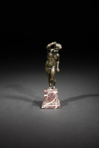 Figure de Neptune en bronze à patine verte..
Italie, XVIe siècle.
H : 14,5 cm.
