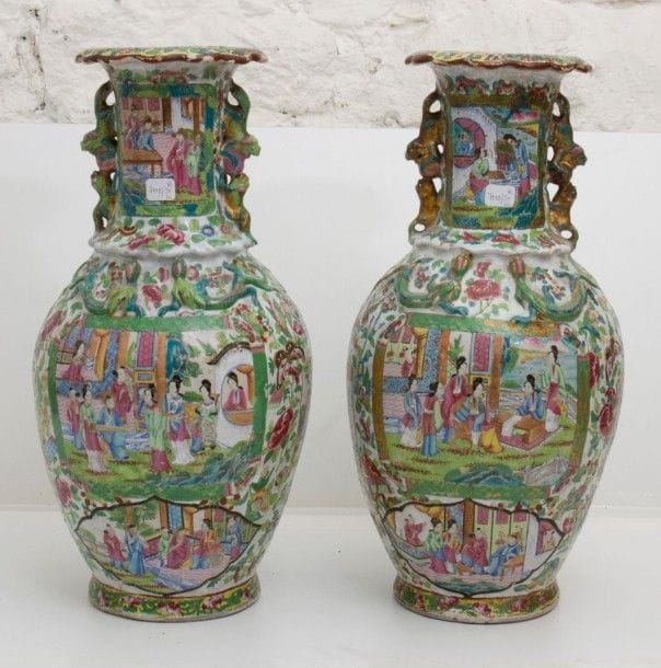 7119/51 Paire de vases Canton en porcelaine.
H: 43 cm
