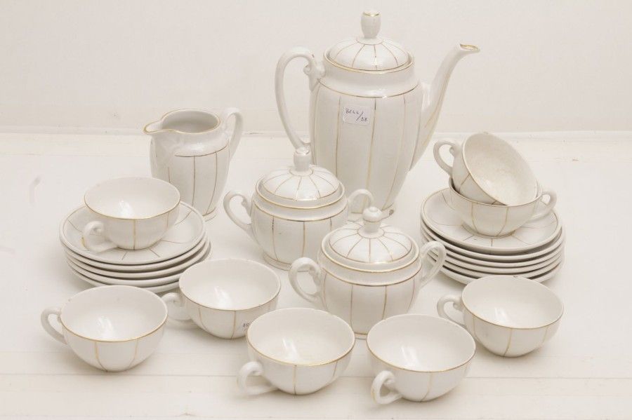 8244/98 8 tasses à café en porcelaine de Laveno, avec cafetière pot à lait et sucrier.