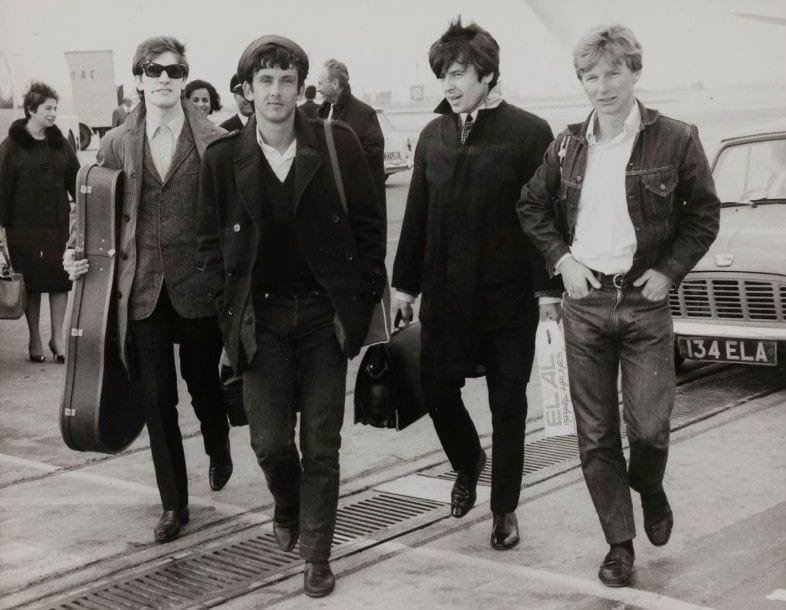 THE SEARCHERS
Photo de Presse Tirage Argentique Tampon au dos
Format: 21 x 26 cm
Très bon état