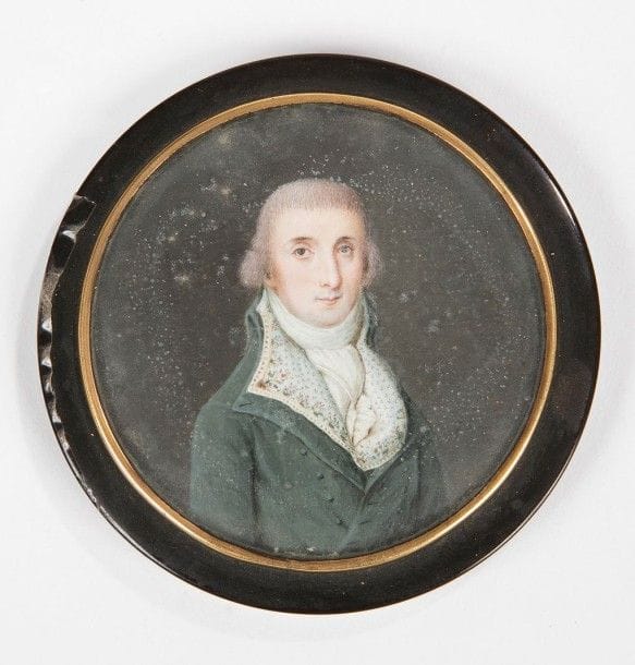 École française, fin du XVIIIe siècle

Portrait d'homme au costume bleu pâle et gilet tout brodé de fleurs, à grands revers, cheveux poudrés
Miniature sur ivoire de la fin du XVIIIe siècle
Diamètre: 6,8 cm
Sur un ancien couvercle de boîte en composition de poudre d'écaille (accidents).
(Verre pleureur)