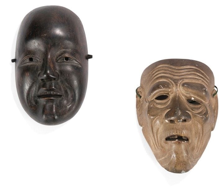 JAPON - Époque MEIJI (1868 - 1912) 
Deux masques de No en bois naturel et peint brun jeune femme et personnage grimaçant. 
(Éclats).