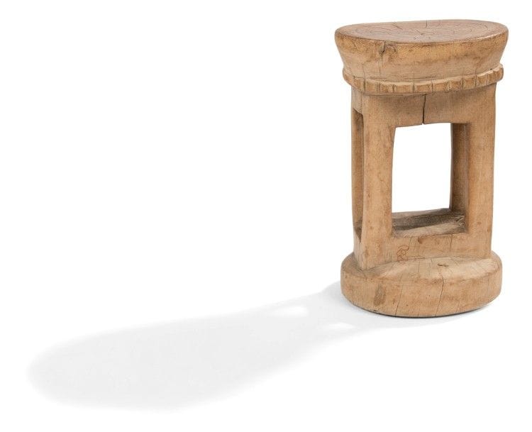 BOBO (BURKINA FASO)
Tabouret
Rare tabouret en bois à patine claire.
Hauteur : 31 cm - Diamètre : 19,5 cm

Provenance : collection Durieu, Paris.